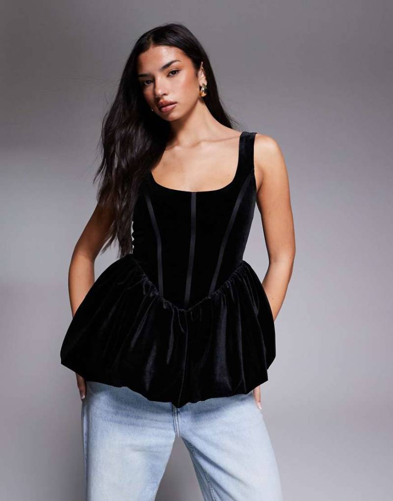 ASOS LUXE - Schößchenoberteil aus Samt in Schwarz mit Ballonsaum und Korsettdetail-Bunt von ASOS LUXE