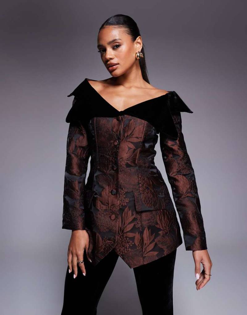 ASOS LUXE - Schulterfreier Blazer aus Jacquard in Schokobraun geblümt mit Samt-Detail, Kombiteil-Bunt von ASOS Luxe