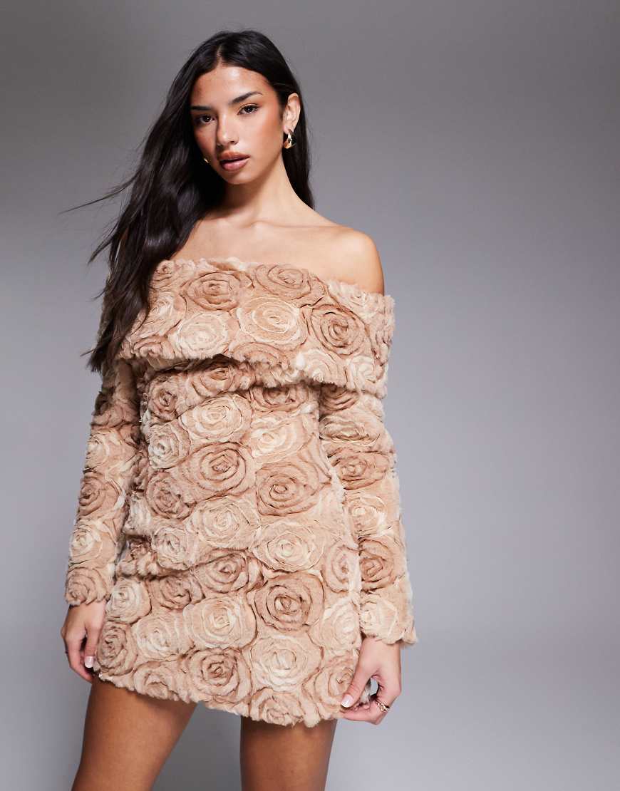 ASOS LUXE - Schulterfreies Minikleid in Braun mit pelzartigem Blumendetail-Brown ASOS LUXE - Schulterfreies Minikleid in Braun mit pelzartigem Blumendetail-Brown von ASOS LUXE