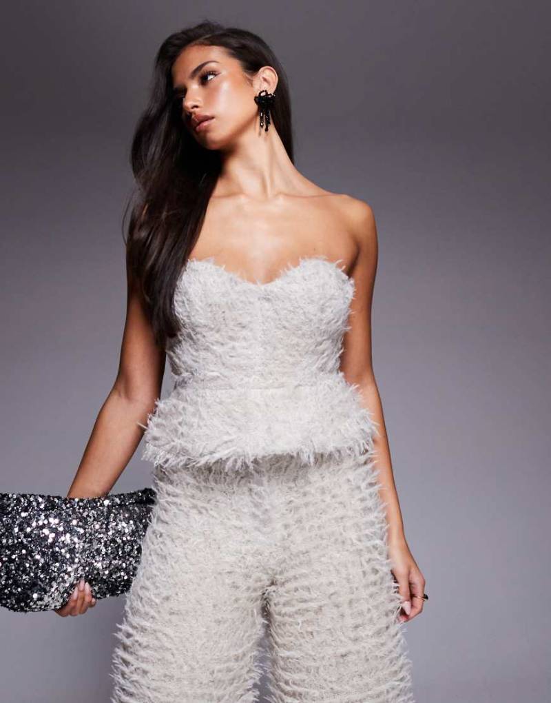 ASOS LUXE - Trägerloses Strick-Oberteil in Grau mit Schößchen, Kombiteil-Neutral von ASOS LUXE