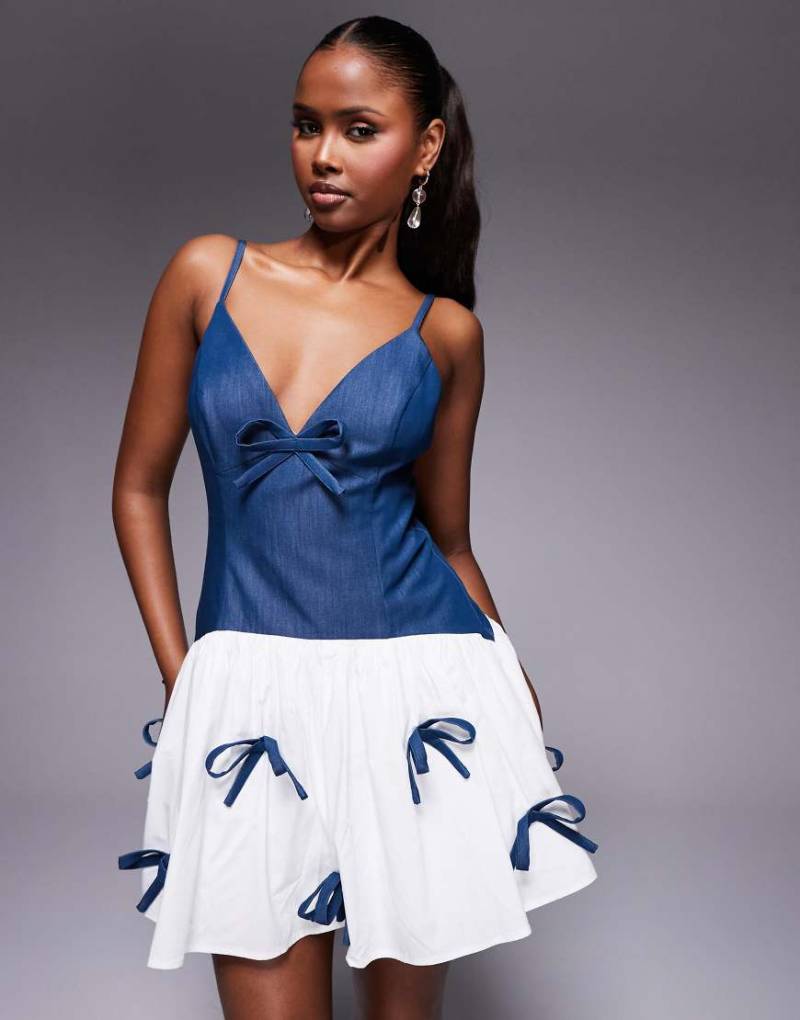 ASOS LUXE - Chambray-Minikleid in Blau mit Rock aus Kontrast-Popeline mit Schleifendetails von ASOS Luxe