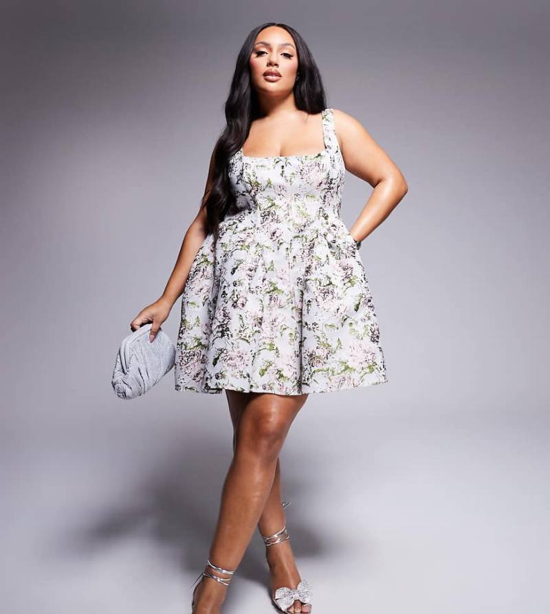 ASOS LUXE Curve - Kurzes Skater-Kleid aus Jacquard mit Vintage-Blumenmuster, betonter Taille und Rückenschleifen-Bunt von ASOS Luxe