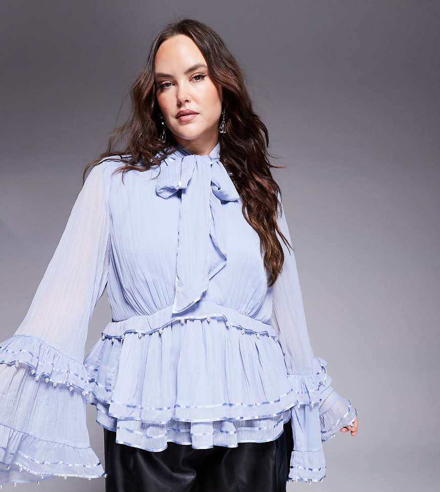 ASOS LUXE Curve - Markante Bluse aus Chiffon in Blau mit Perlenverzierung ASOS LUXE Curve - Markante Bluse aus Chiffon in Blau mit Perlenverzierung von ASOS LUXE