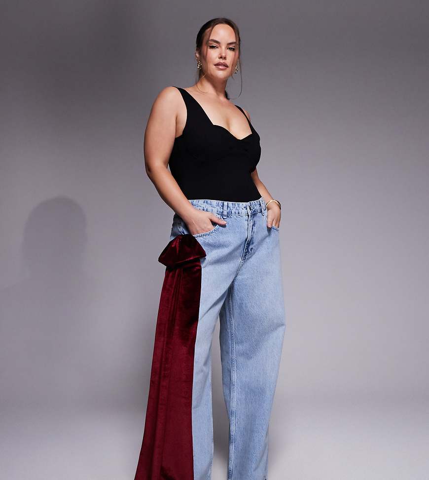 ASOS LUXE Curve - Weit geschnittene Jeans in Hellblau mit 3D-Schleifendetail aus Samt von ASOS Luxe
