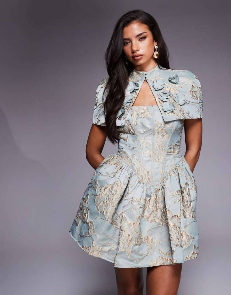 ASOS LUXE - Korsett-Skater-Kleid in Blau aus Jacquard mit Blumenmuster, 3D-Blumen und Cape-Detail von ASOS Luxe
