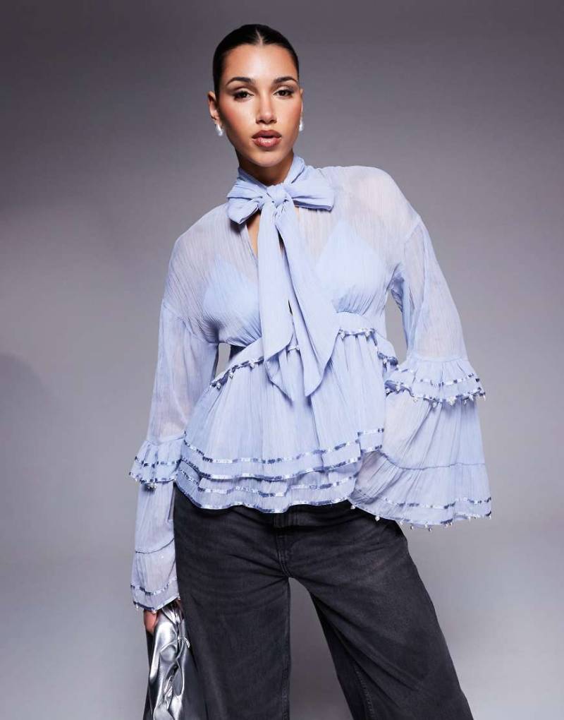 ASOS LUXE - Markante Bluse aus Chiffon in Blau mit Perlenverzierung von ASOS LUXE