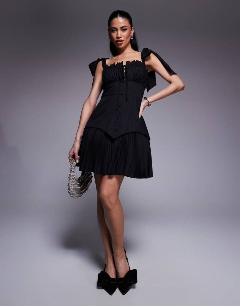 ASOS LUXE - Minikleid aus Baumwoll-Popeline in Schwarz mit gerafftem Dekolleté und plissiertem Rock von ASOS Luxe