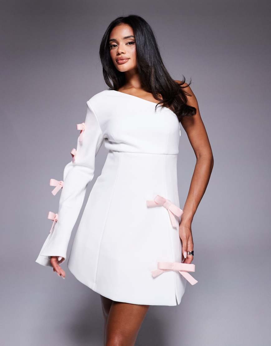 ASOS LUXE - One-Shoulder-Minikleid in Weiß mit rosa Schleifen von ASOS Luxe