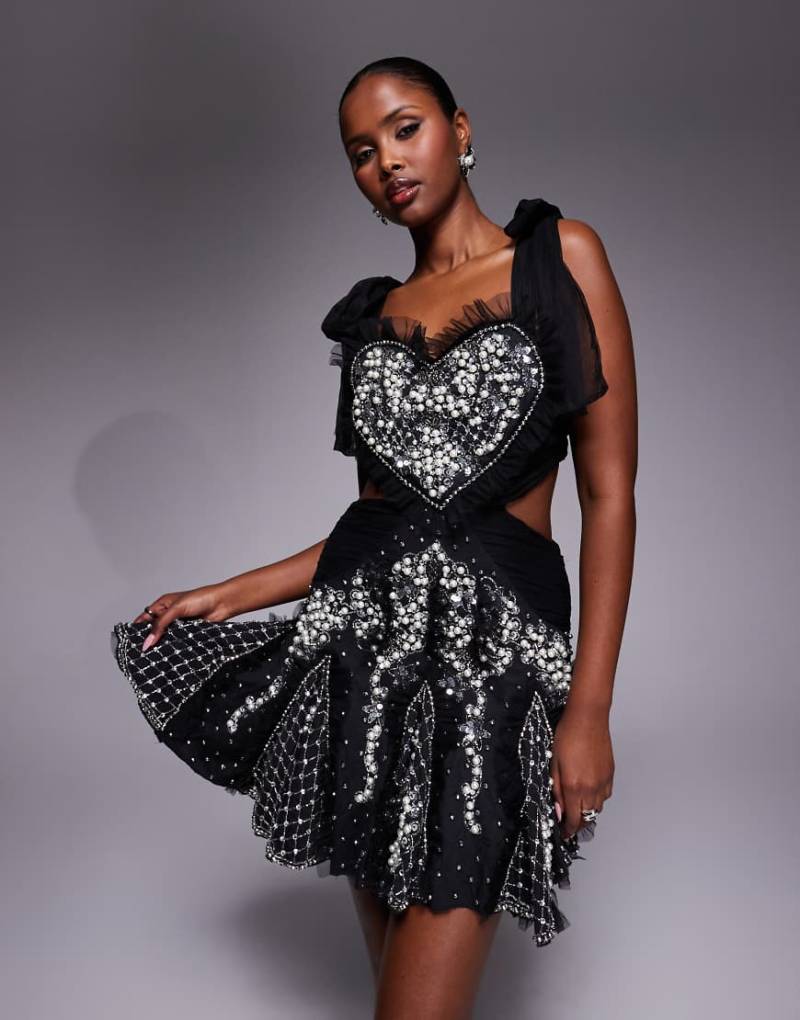 ASOS LUXE - Skater-Minikleid in Schwarz mit perlenbesetztem Herzdetail an der Brust von ASOS Luxe