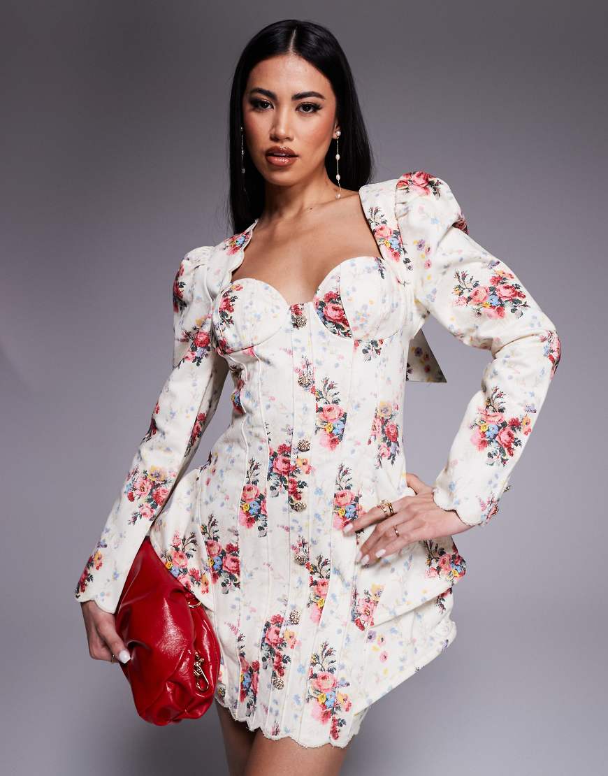 ASOS LUXE - Strukturiertes Jeans-Minikleid mit Blümchenmuster, Muschelkanten-Detail und Schleife am Rücken-Bunt von ASOS Luxe