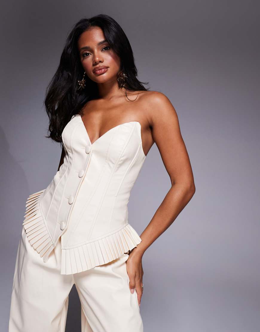 ASOS LUXE - Trägerloses Oberteil aus PU in Cremeweiß mit Plissierung, Kombiteil von ASOS Luxe
