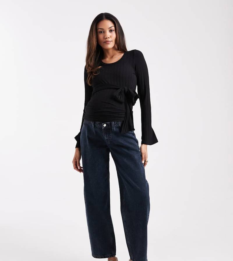 ASOS DESIGN Maternity - Barrel-Jeans in Blauschwarz mit hoher Taille, Umstandsmode-Marineblau von ASOS Maternity