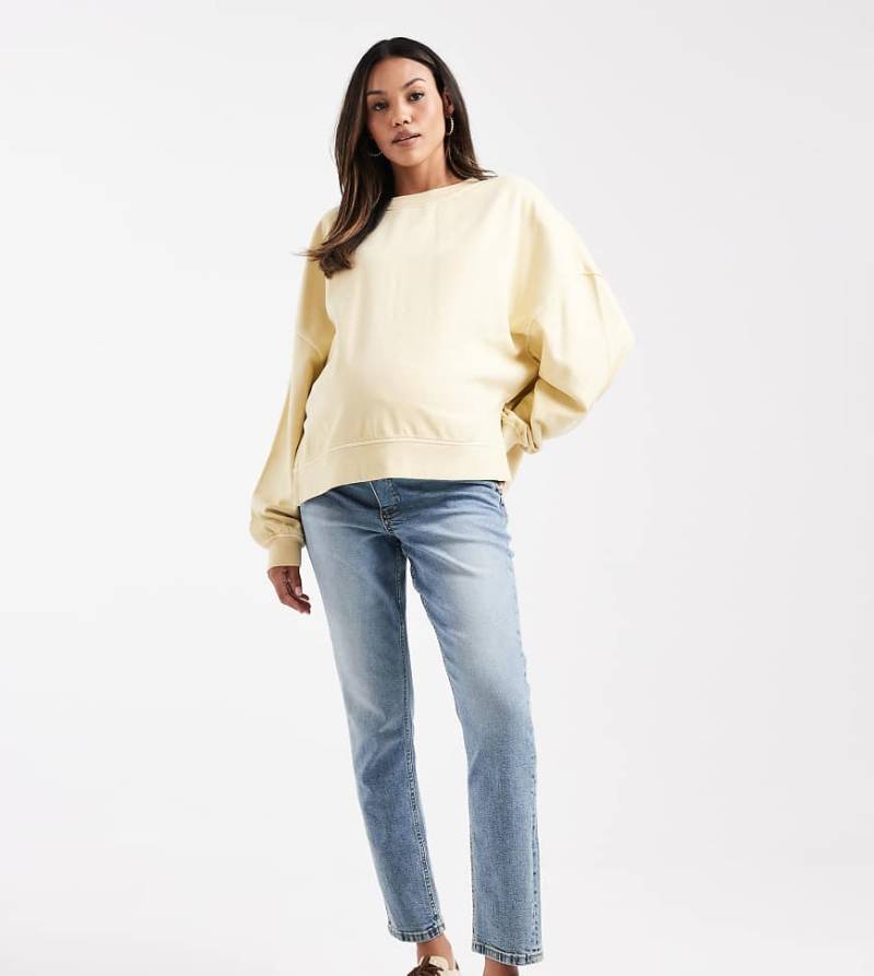 ASOS DESIGN Maternity - Bequeme Jeans in Mittelblau mit schmalem Schnitt von ASOS Maternity