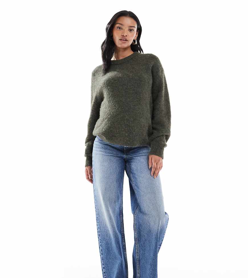 ASOS DESIGN Maternity - Dad-Jeans in Mittelblau mit weitem Bein von ASOS Maternity