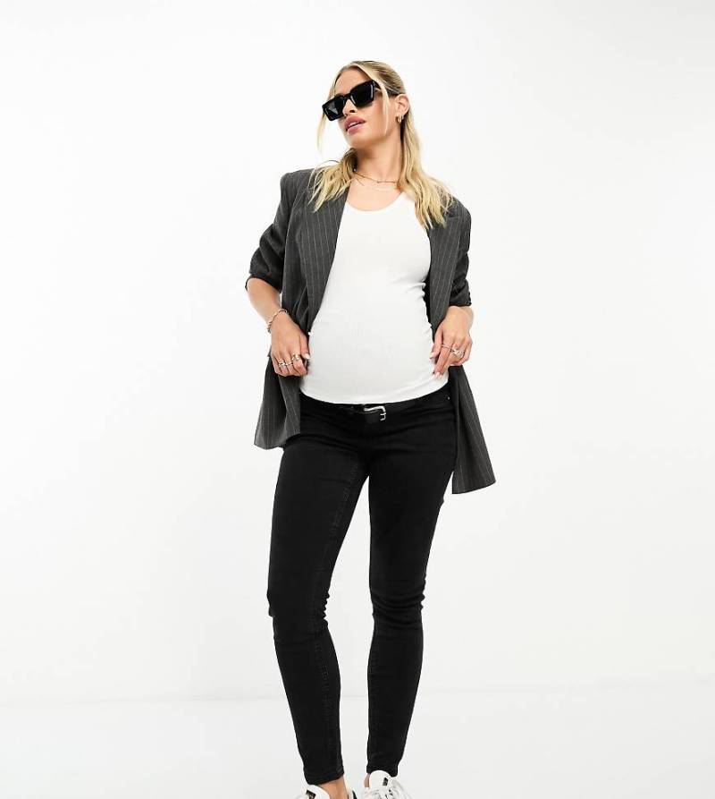 ASOS DESIGN Maternity - Skinny Jeans in verwaschenem Schwarz, Umstandsmode von ASOS Maternity