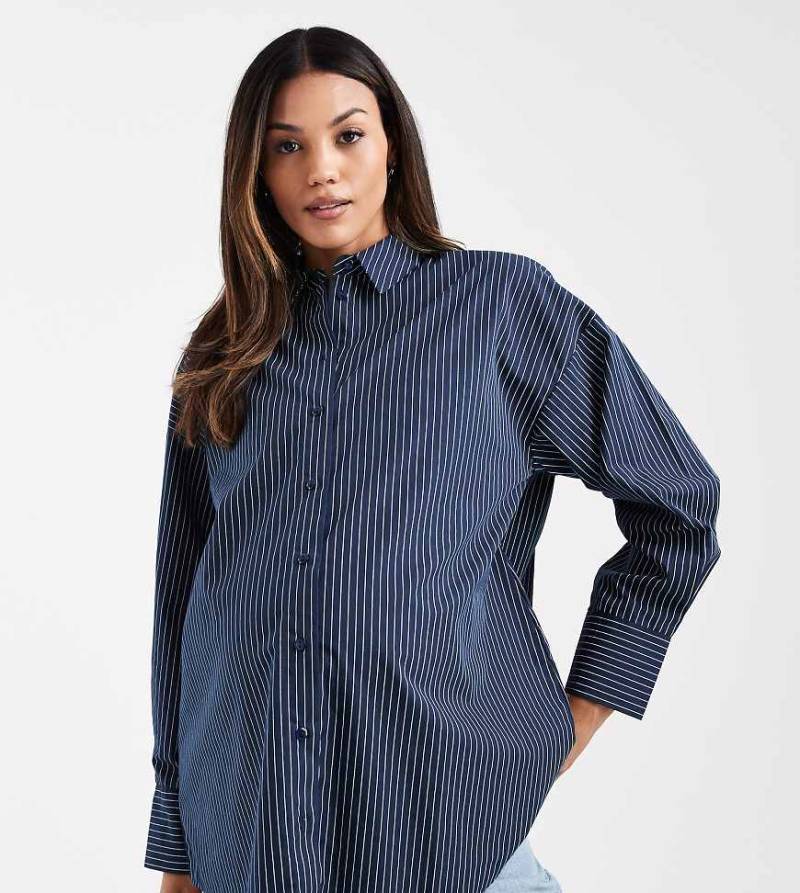 ASOS DESIGN Maternity - Gestreiftes Oversize-Hemd-Bunt von ASOS Maternity