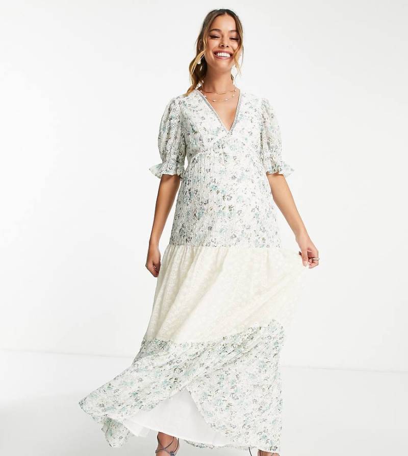 ASOS DESIGN Maternity - Gestuftes Midi-Freizeitkleid mit Lochstickerei und verschiedenen Blümchenmustern-Bunt von ASOS Maternity