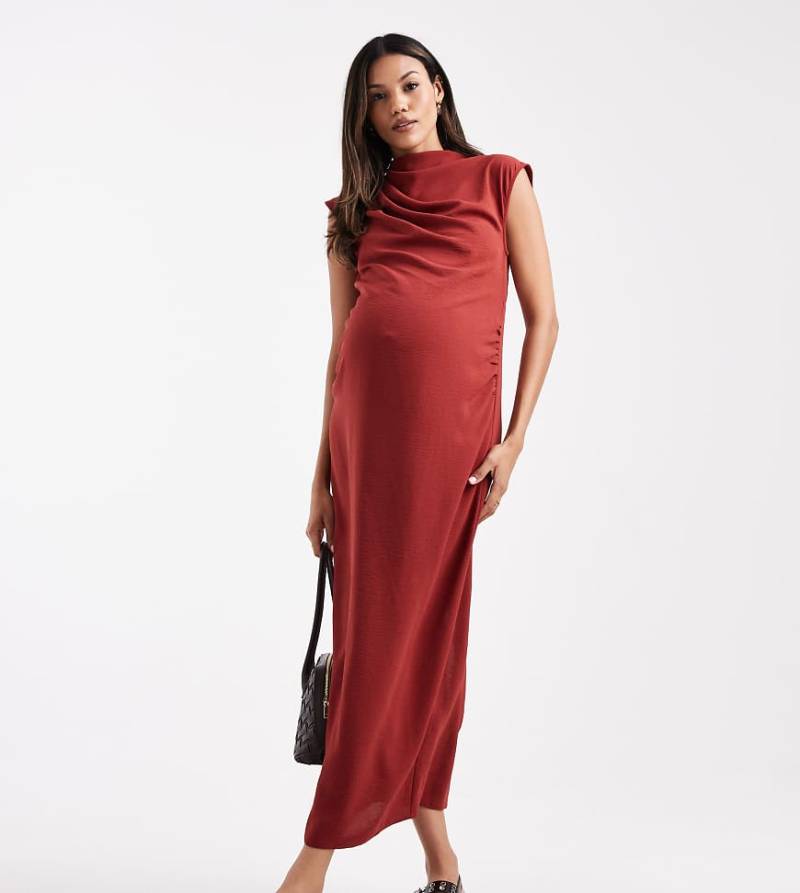 ASOS DESIGN Maternity - Hochgeschlossenes, ärmelloses Midikleid in Rostrot mit drapiertem Ausschnitt-Bunt von ASOS Maternity