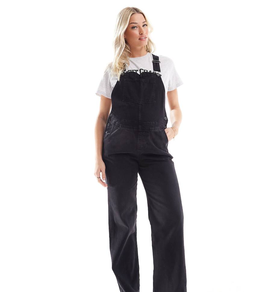 ASOS DESIGN Maternity - Jeans-Latzhose in verwaschenem Schwarz von ASOS Maternity