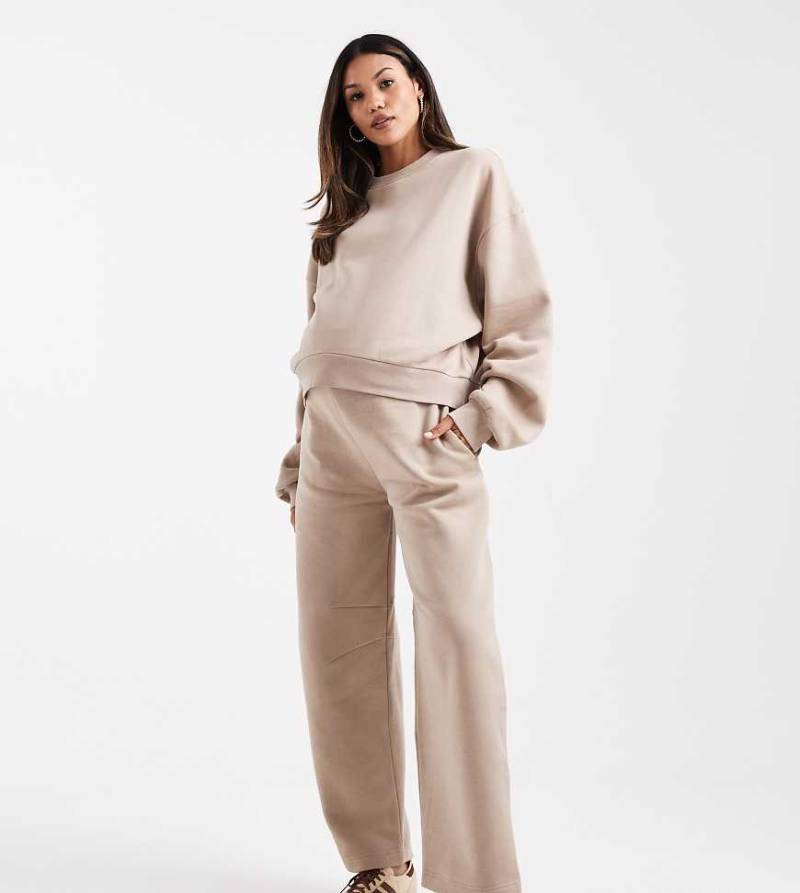 ASOS DESIGN Maternity - Jogginghose in Mokka-Taupe mit weitem Bein-Brown von ASOS Maternity