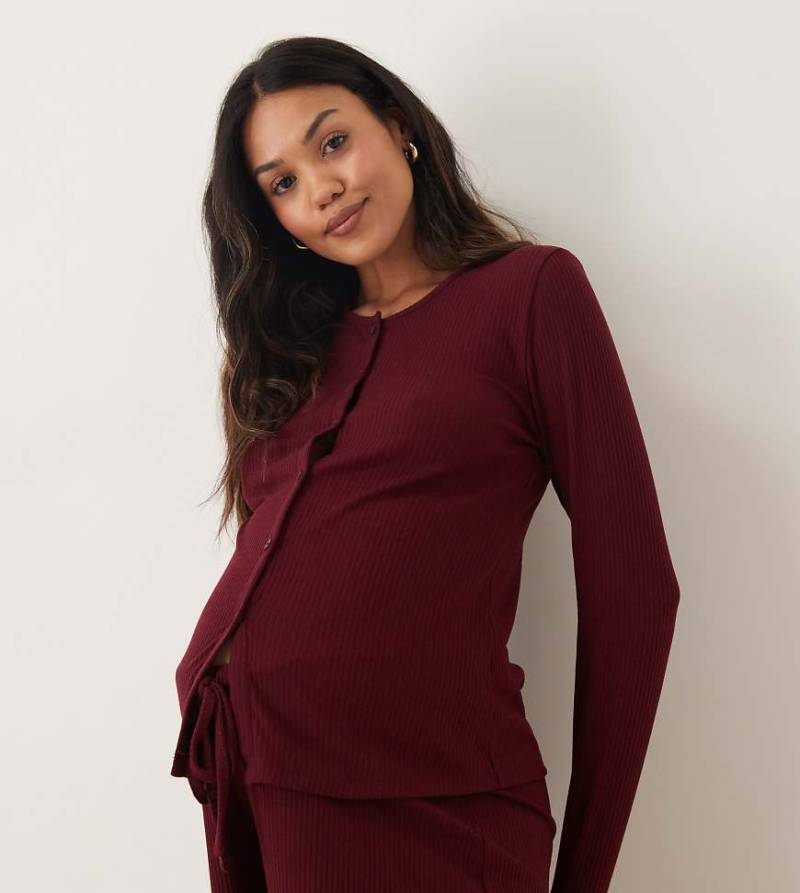ASOS DESIGN Maternity - Lounge - Mix and Match - Umstandstrickjacke in Burgunderrot von ASOS Maternity