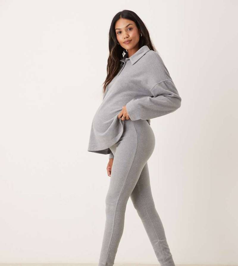 ASOS DESIGN Maternity- Mix & Match - Lounge-Umstandsleggings aus leichtem Fleece in Hellgrau von ASOS Maternity