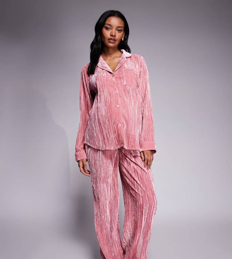 ASOS DESIGN Maternity - Pyjama-Set in Rosa mit Samtstruktur-Neutral ASOS DESIGN Maternity - Pyjama-Set in Rosa mit Samtstruktur-Neutral von ASOS Maternity