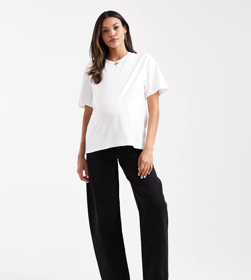 ASOS DESIGN Maternity - Schmale Barrel-Jeans in verwaschenem Schwarz von ASOS Maternity