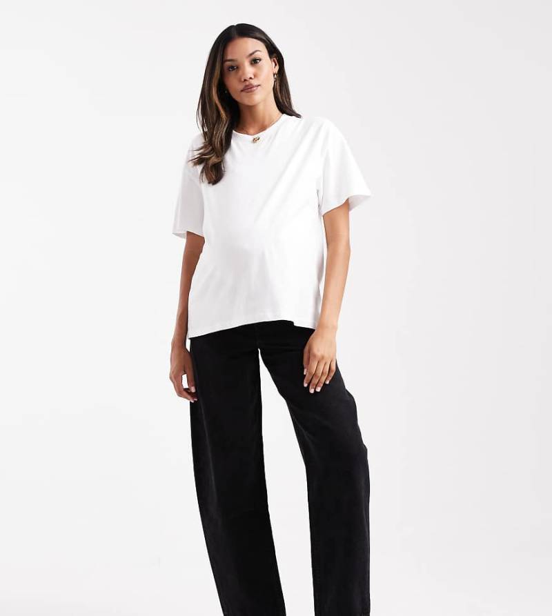 ASOS DESIGN Maternity - Schmale Barrel-Jeans in verwaschenem Schwarz von ASOS Maternity