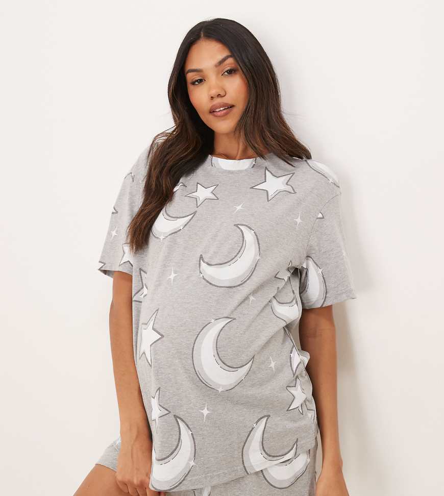ASOS DESIGN Maternity - Set in Grau mit Mond- und Sternen-Print bestehend aus Oversize-T-Shirt und Shorts-Bunt von ASOS Maternity