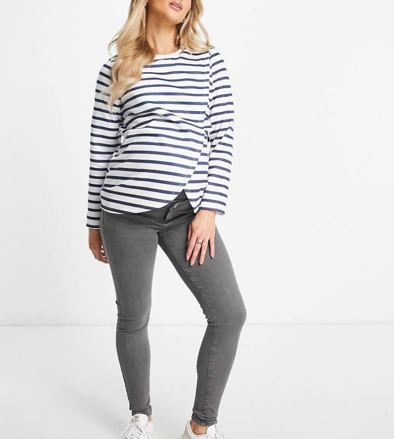 ASOS DESIGN Maternity - Ultimate - Eng geschnittene Jeans in Grau ASOS DESIGN Maternity - Ultimate - Eng geschnittene Jeans in Grau von ASOS Maternity