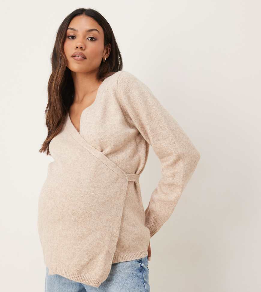 ASOS DESIGN Maternity - Wickelstrickjacke in Hellbeige-Neutral von ASOS Maternity
