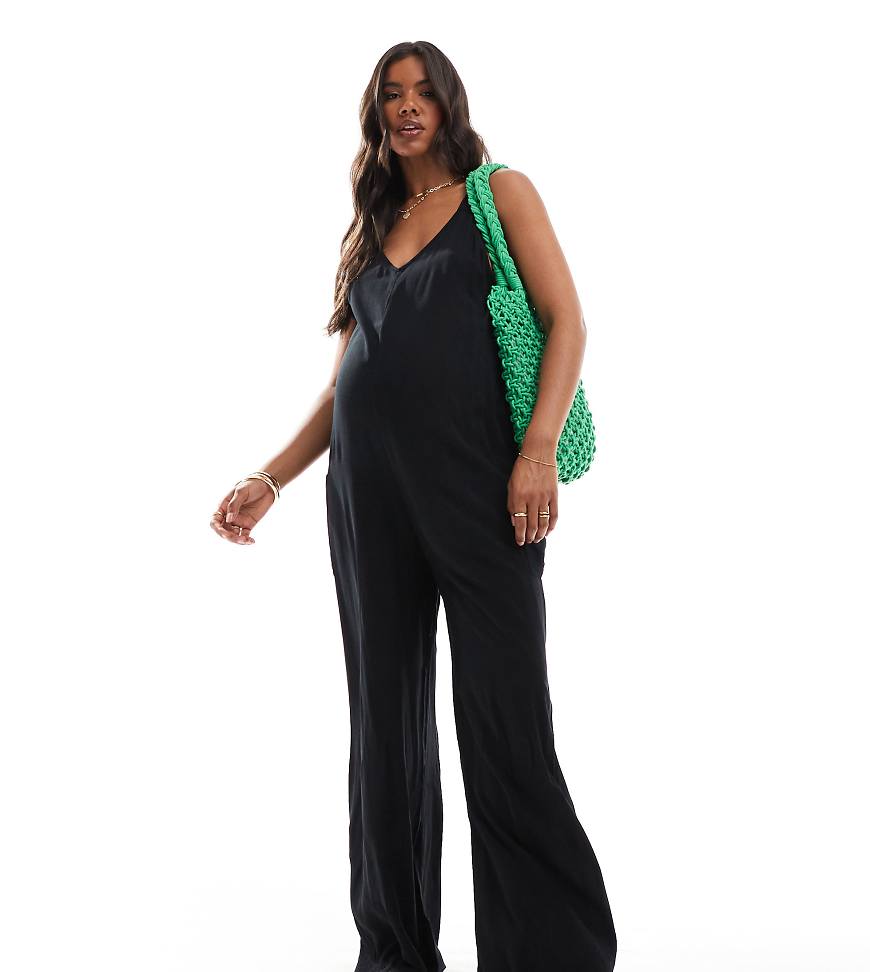 ASOS DESIGN - Umstandsmode - Strand-Jumpsuit in Schwarz mit Taschendetail ASOS DESIGN - Umstandsmode - Strand-Jumpsuit in Schwarz mit Taschendetail von ASOS Maternity