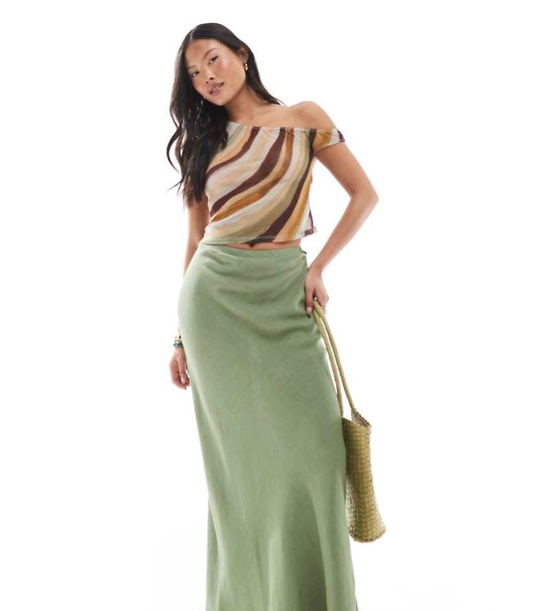 ASOS DESIGN Petite - Asymmetrisch geschnittener Maxirock aus Leinenmix in Khaki-Grün von ASOS Petite