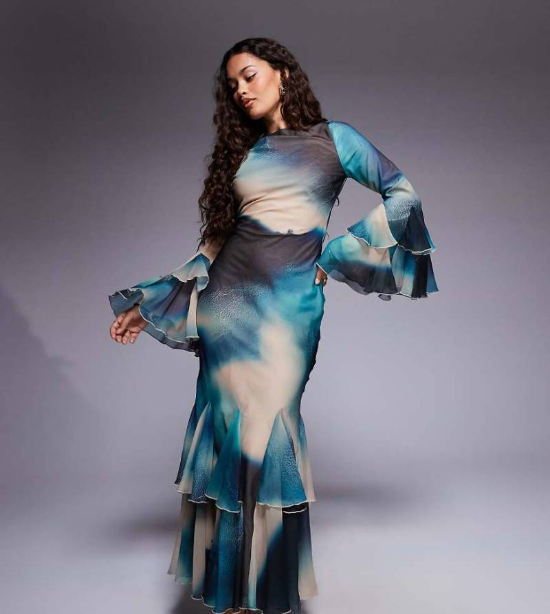 ASOS DESIGN Petite - Asymmetrisches Maxikleid mit Schrägschnitt, Marmormuster und Rüschensaum-Bunt von ASOS Petite