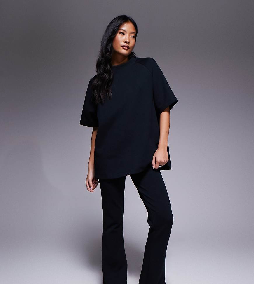 ASOS DESIGN Petite - Ausgestellte Jogginghose aus Interlock in Schwarz, Kombiteil von ASOS Petite