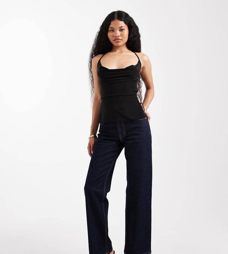 ASOS DESIGN Petite - Bequeme Stretch-Jeans in Rinse-Waschung mit geradem Bein-Marineblau von ASOS Petite