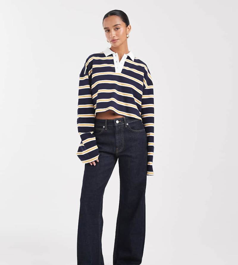 ASOS DESIGN Petite - Bequeme Stretch-Jeans in Rinse-Waschung mit geradem Bein-Marineblau von ASOS Petite