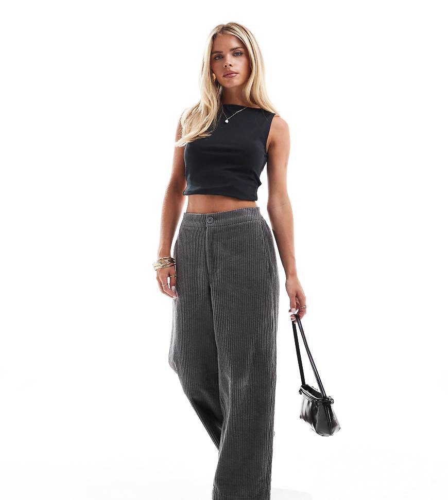 ASOS DESIGN Petite - Cordhose in Anthrazit mit weitem Beinschnitt-Grau von ASOS Petite