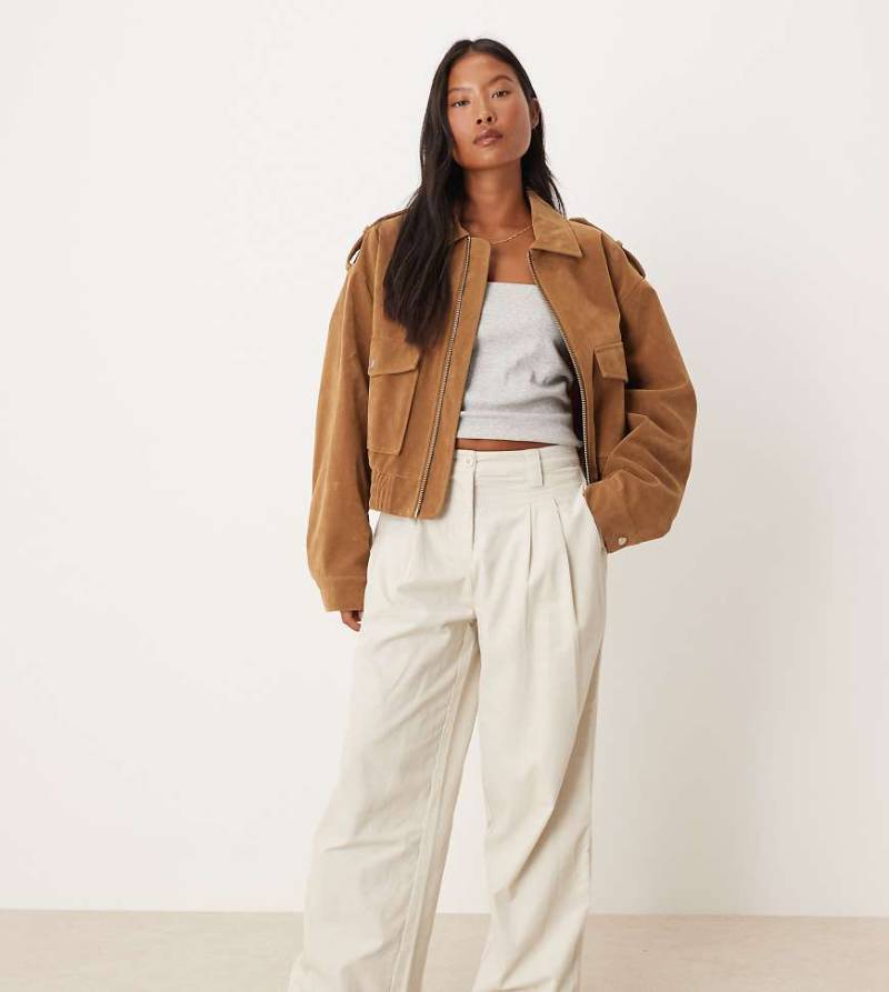 ASOS DESIGN Petite - Cordhose in Creme mit weitem Bein und Krempelsaum-Weiß von ASOS Petite