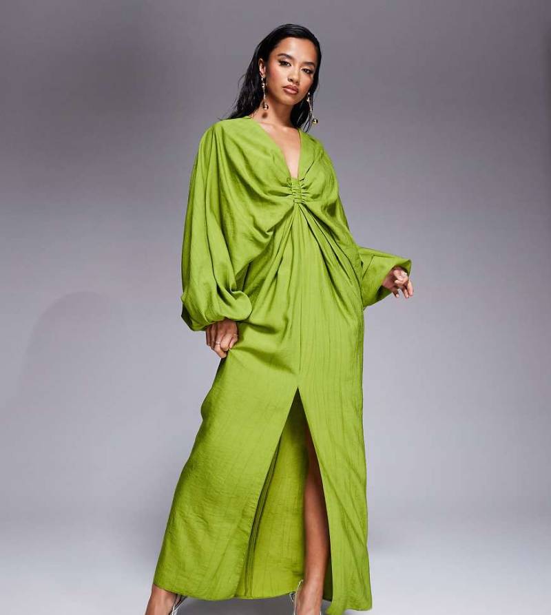 ASOS DESIGN Petite - Elastisches Maxikleid in Limettengrün mit tiefem Ausschnitt und Blousonärmeln von ASOS Petite