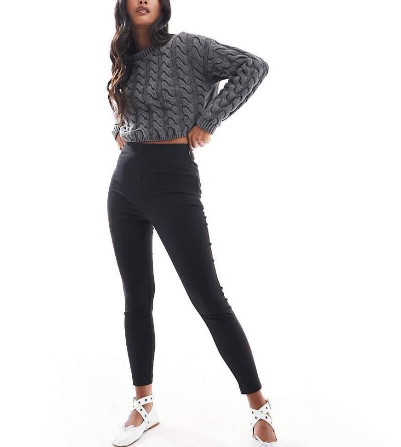 ASOS DESIGN Petite - Elegante Hose in Schwarz mit engem Schnitt und hohem Bund von ASOS Petite