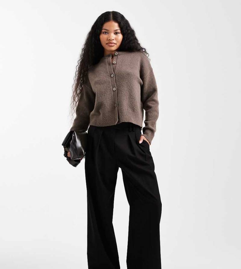 ASOS DESIGN Petite - Elegante Hose in Schwarz mit weitem Bein und Bundfalten von ASOS Petite