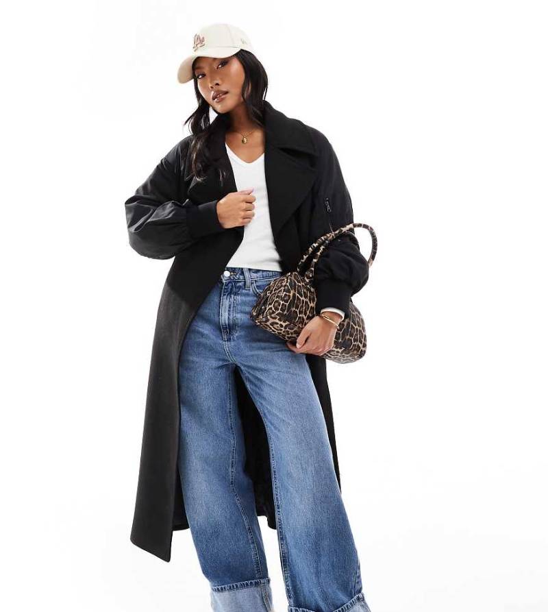 ASOS DESIGN Petite - Eleganter Bombermantel in Schwarz mit geteiltem Design von ASOS Petite