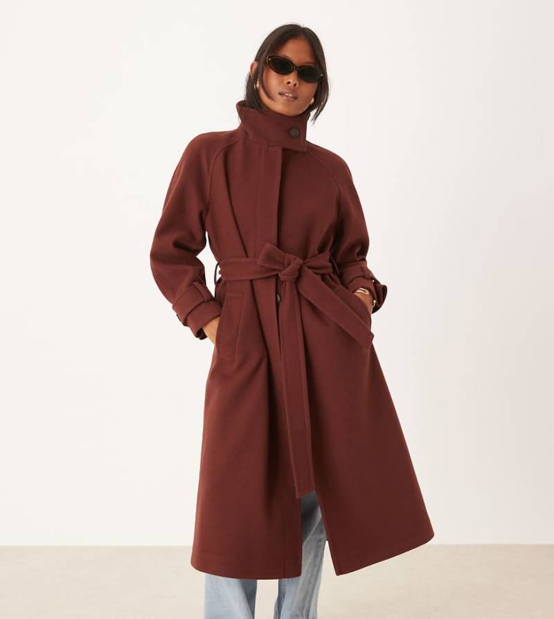 ASOS DESIGN Petite - Eleganter Longline-Trenchcoat in Rostbraun mit Trichterkragen-Schwarz von ASOS Petite