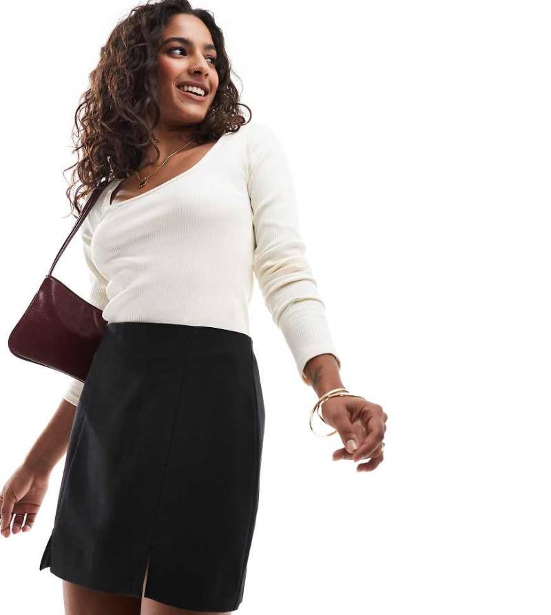 ASOS DESIGN Petite - Eleganter Minirock in Schwarz mit Schlitzen vorne von ASOS Petite