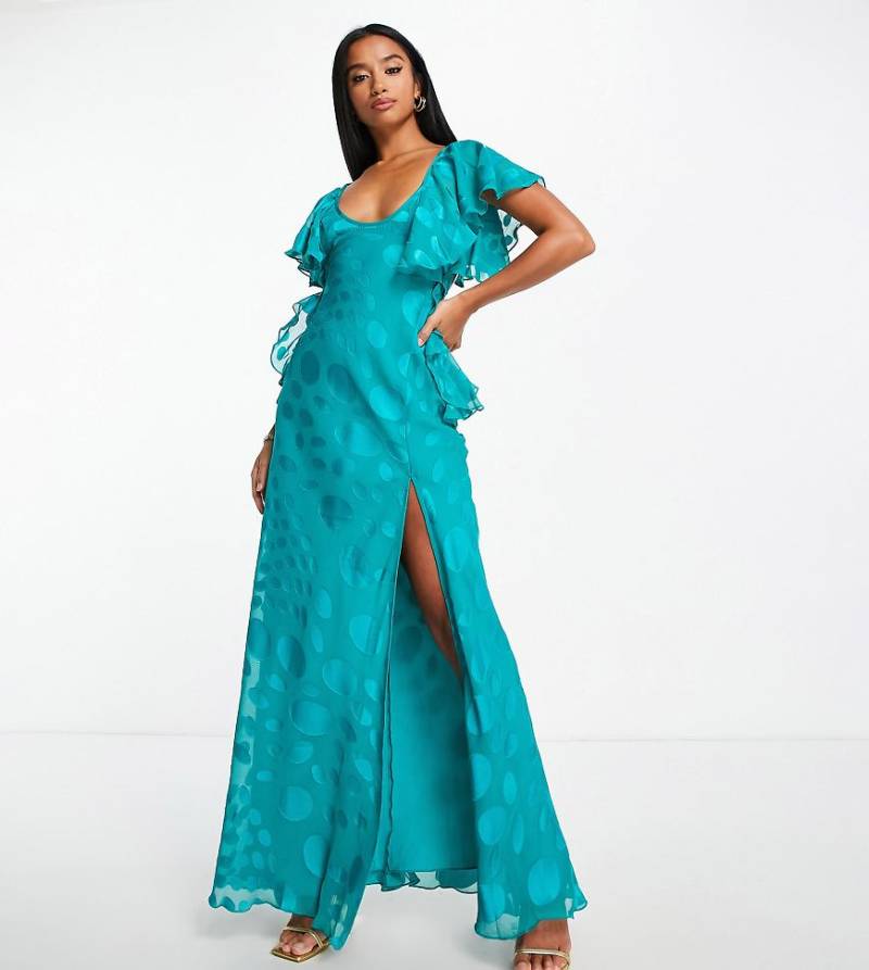 ASOS DESIGN Petite - Gepunktetes Maxikleid aus Satin in intensivem Aqua mit Flügelärmeln und Rückenausschnitt-Grün von ASOS Petite