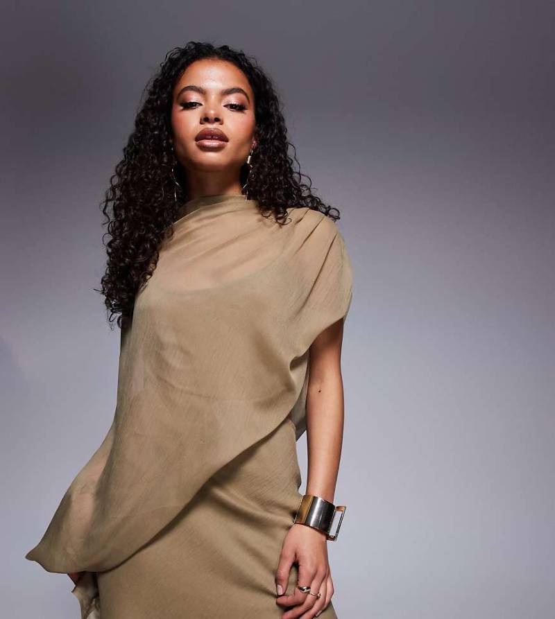 ASOS DESIGN Petite - Hochgeschlossenes Minikleid in Taupe mit asymmetrischer Drapierung und Zierausschnitt-Neutral ASOS DESIGN Petite - Hochgeschlossenes Minikleid in Taupe mit asymmetrischer Drapierung und Zierausschnitt-Neutral von ASOS Petite