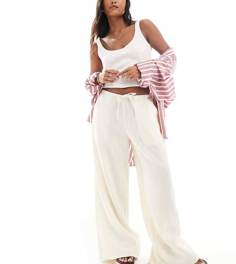 ASOS DESIGN Petite - Hose aus grob gewebter Baumwolle in Ecru mit Tunnelzug in der Taille-Weiß von ASOS Petite
