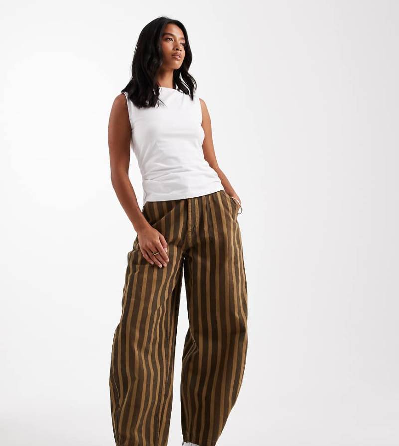 ASOS DESIGN Petite - Hose mit verwaschenem Streifenmuster und weitem Bein-Bunt von ASOS Petite